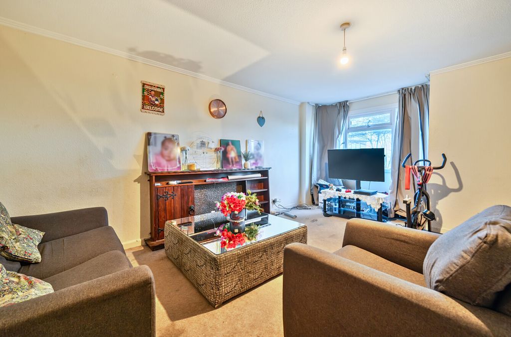 Property photo 2 of 17 1385943-14-694573...