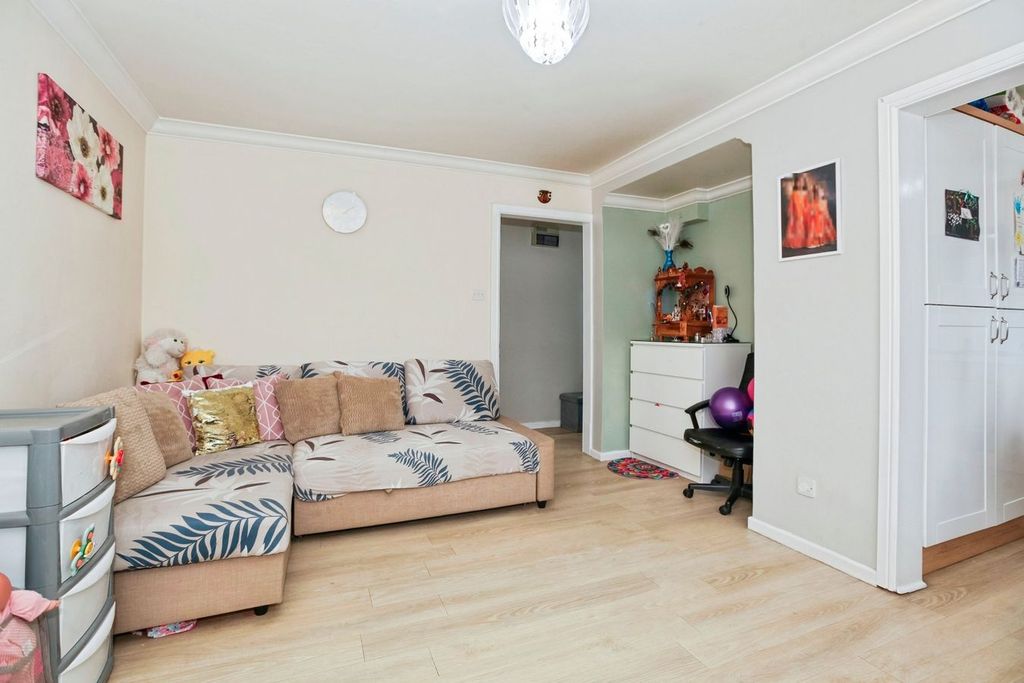 Property photo 3 of 11