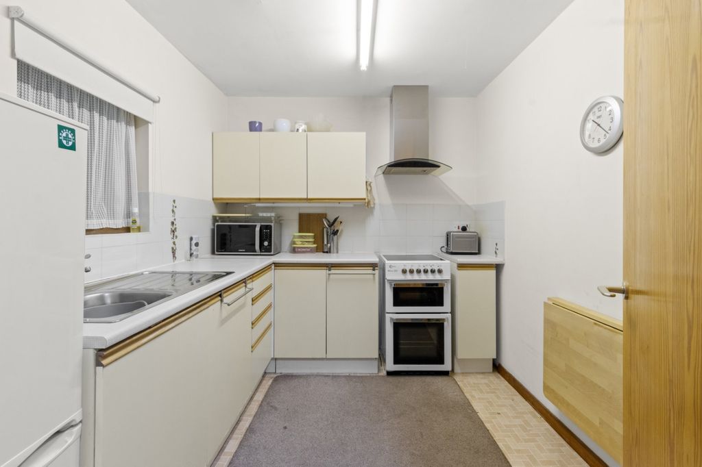 Property photo 2 of 10 Kitchen