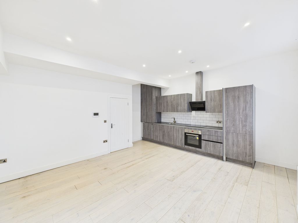 Property photo 2 of 5 Cam03519G0-Pr0418-Still004