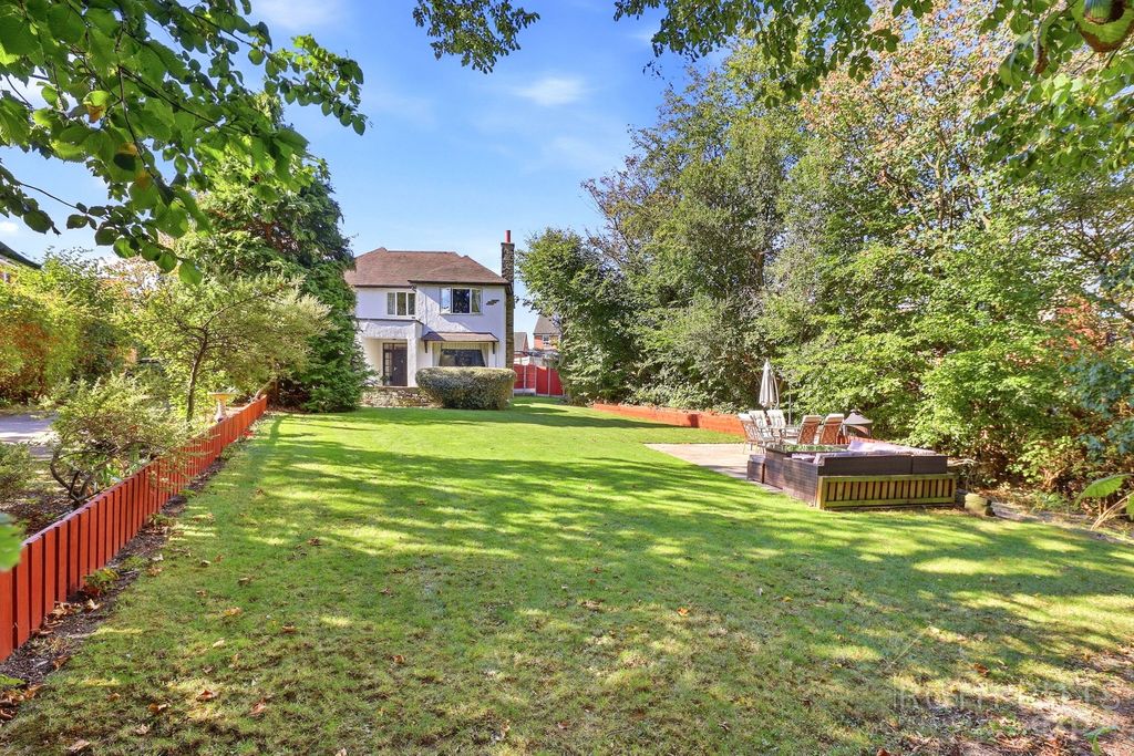 Property photo 1 of 40