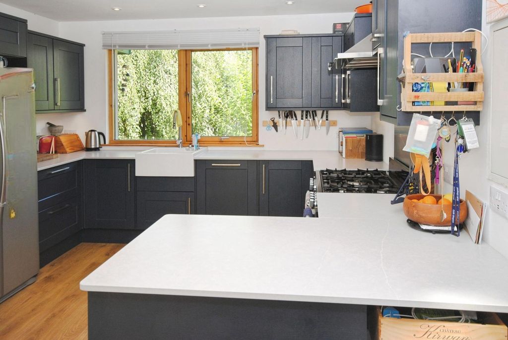 Property photo 3 of 28