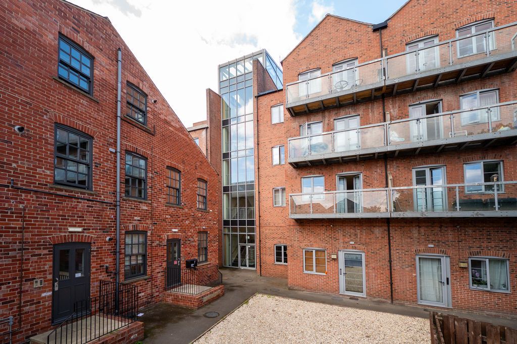 Property photo 1 of 27 Whitecroft Works