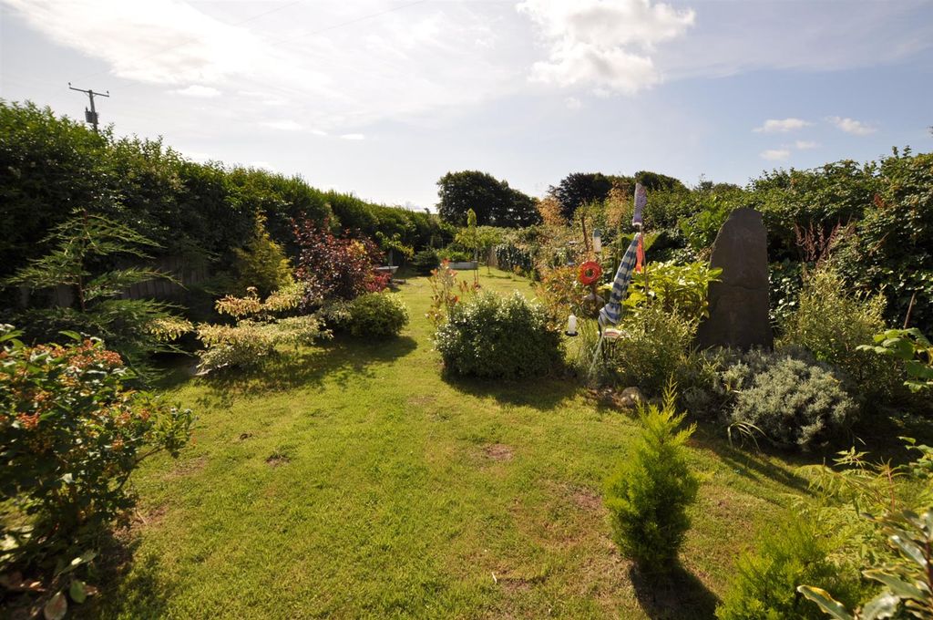 Property photo 2 of 19 Front Garden
