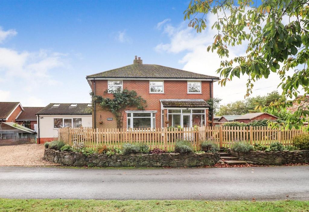 Property photo 1 of 33 Outside
