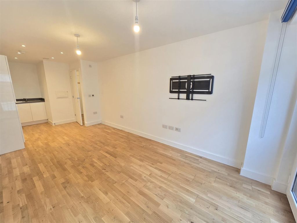 Property photo 3 of 13 00 Lounge Kit.Jpg