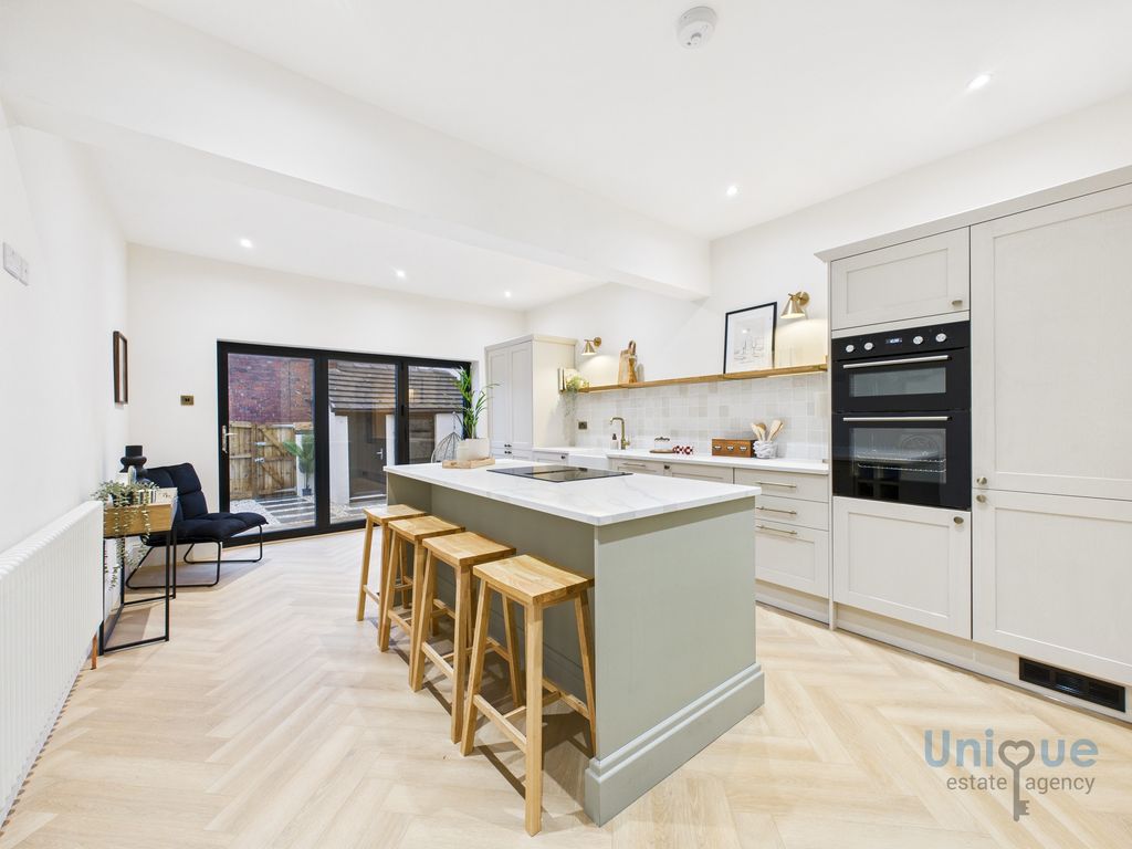 Property photo 3 of 27