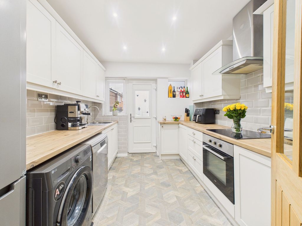 Property photo 2 of 12 Kitchen