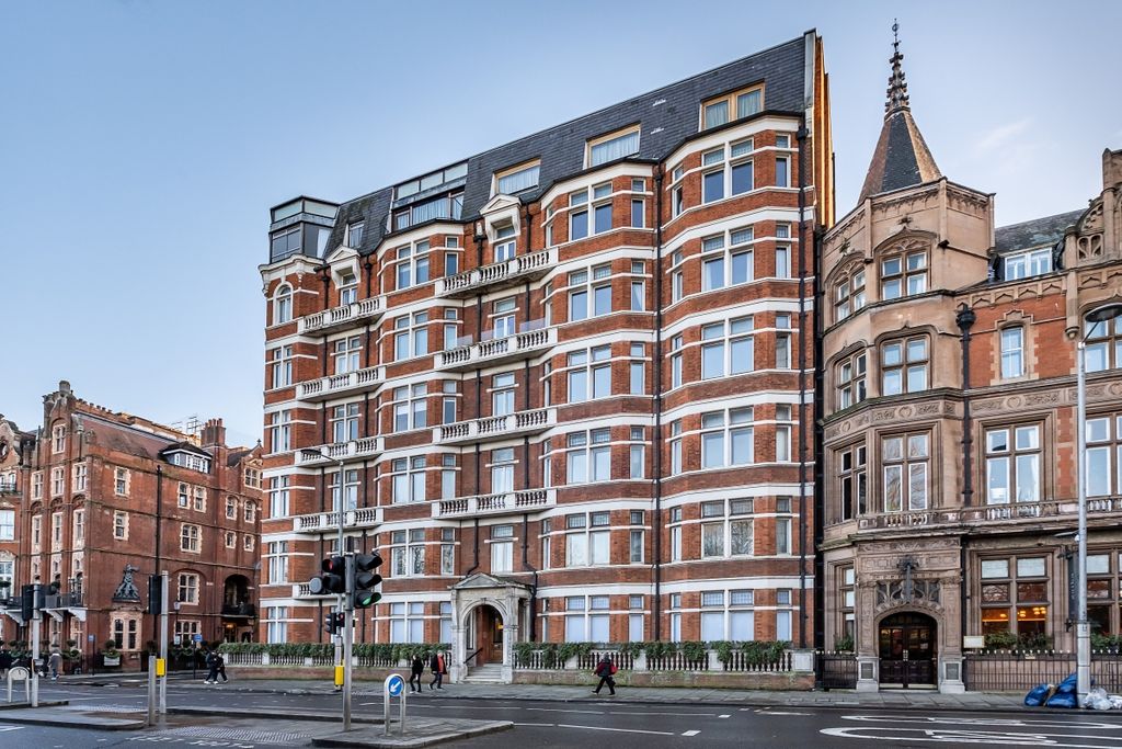 Property photo 3 of 17 Exterior