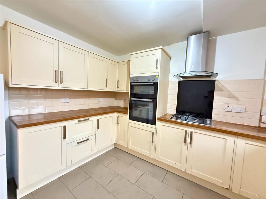 Property photo 2 of 10 13.Png