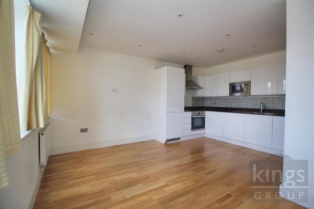 Property photo 2 of 7 Lounge / Kitchen