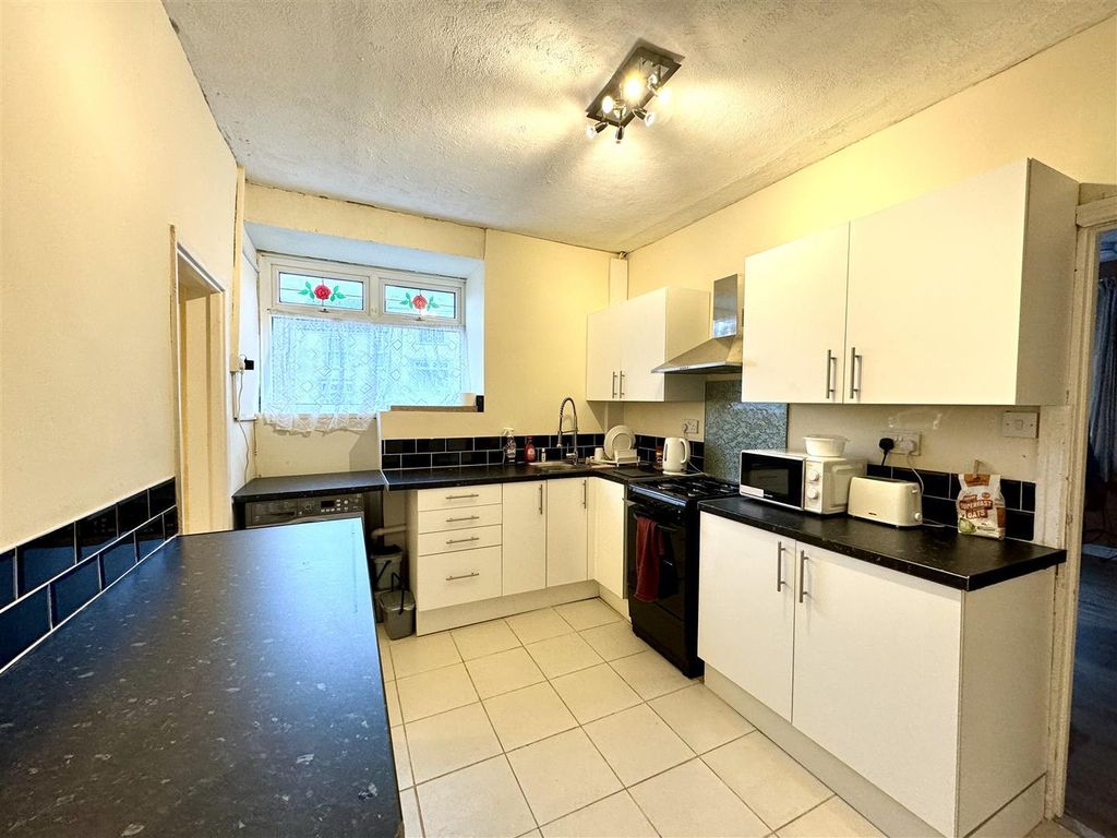 Property photo 2 of 13 Kitchen