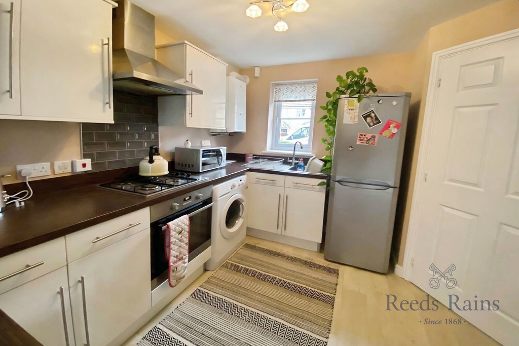 Property photo 2 of 9 Kitchen