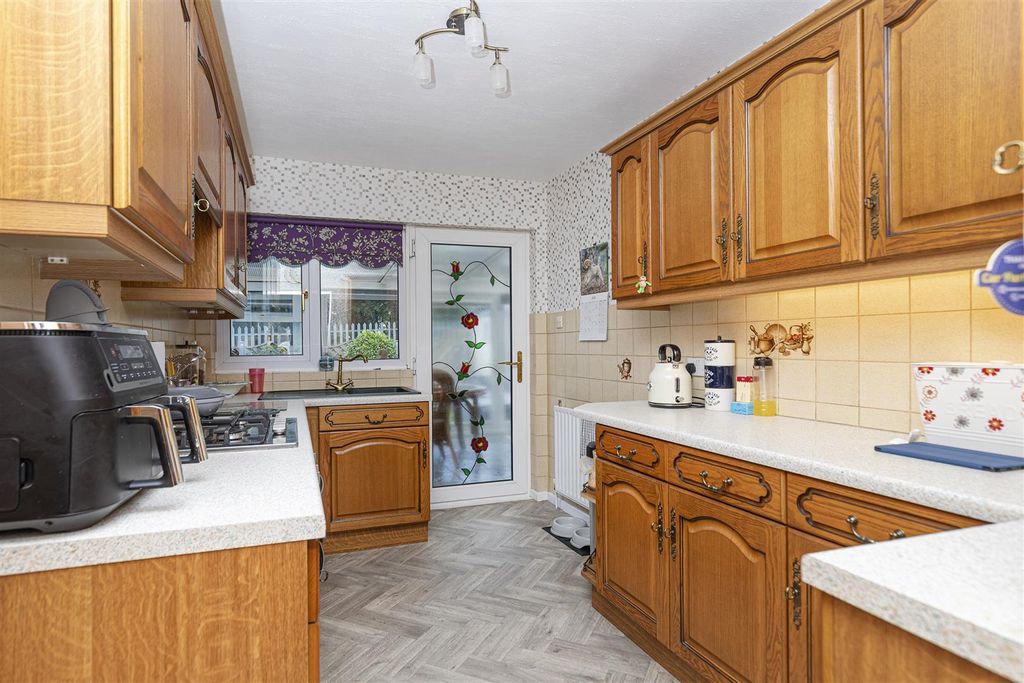 Property photo 3 of 38 Kitchen