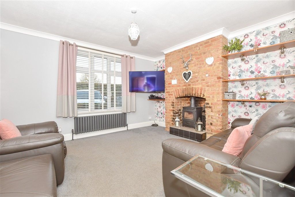 Property photo 3 of 14 Lounge