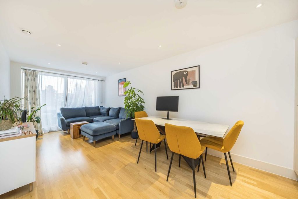 Property photo 3 of 6