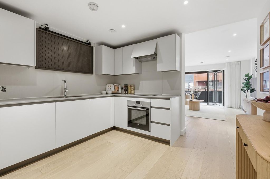 Property photo 2 of 17 Kitchen