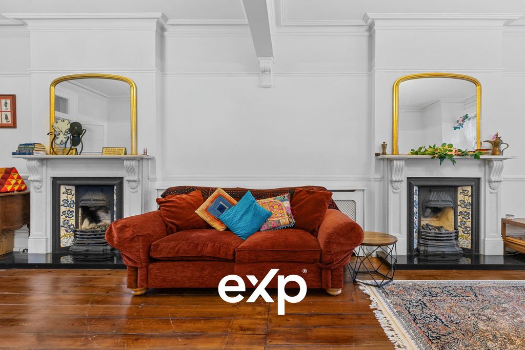 Property photo 2 of 25