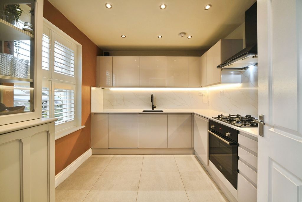 Property photo 3 of 19 Pbox-Img.Jpg