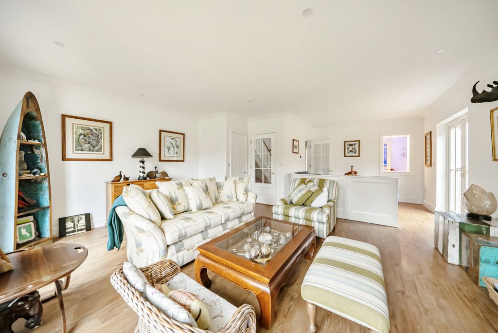 Property photo 3 of 21 1376117-1-690Ca7d...