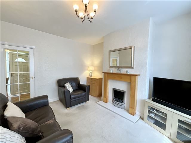 Property photo 3 of 17 Lounge