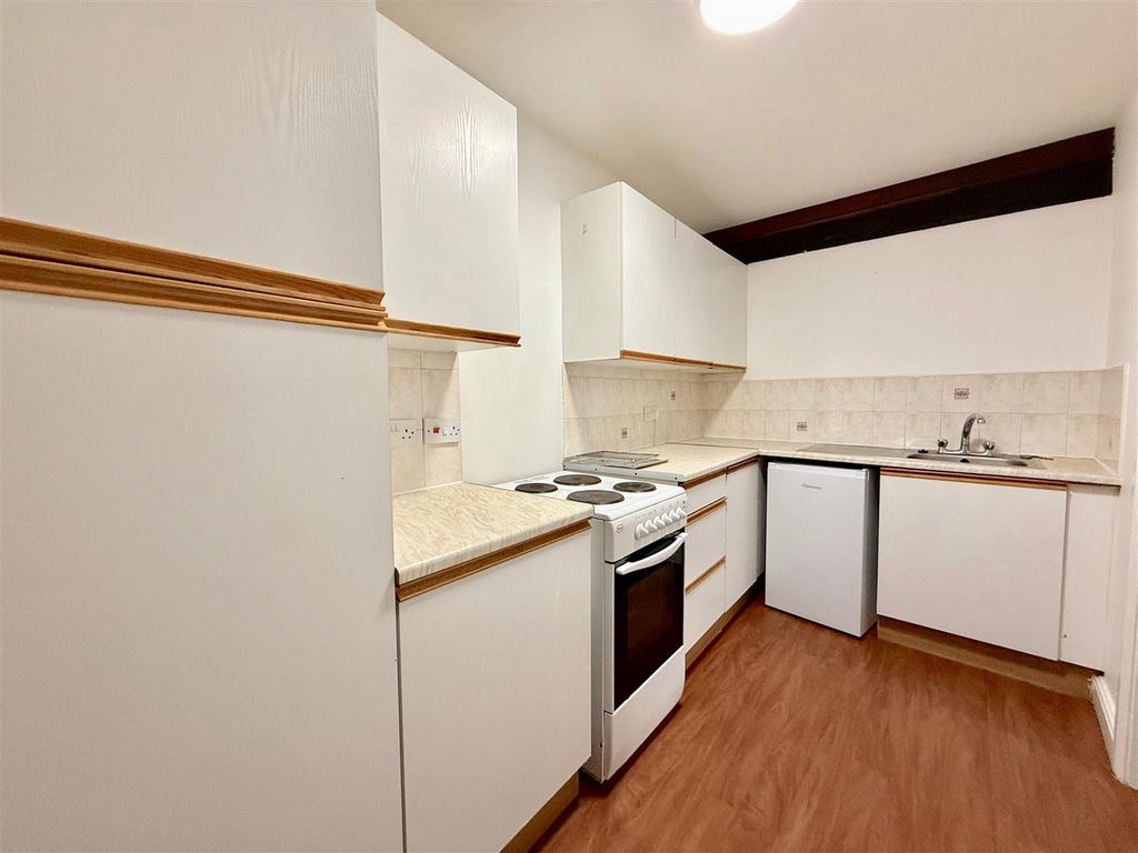 Property photo 3 of 7 Kitchen
