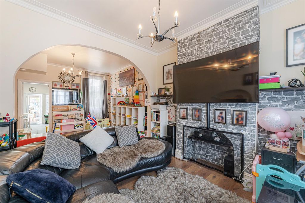 Property photo 3 of 18