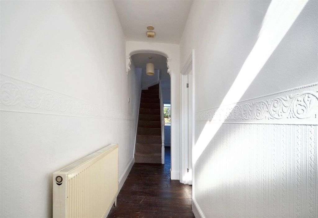 Property photo 2 of 13 Entrance Hall