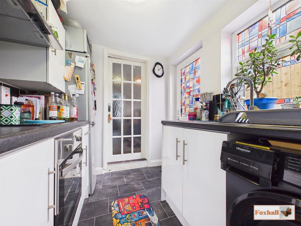 Property photo 3 of 12 Kitchen