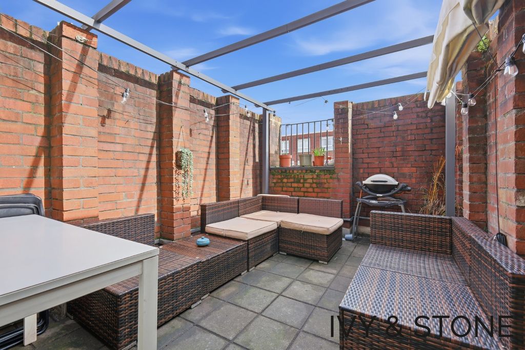 Property photo 2 of 11 4337352