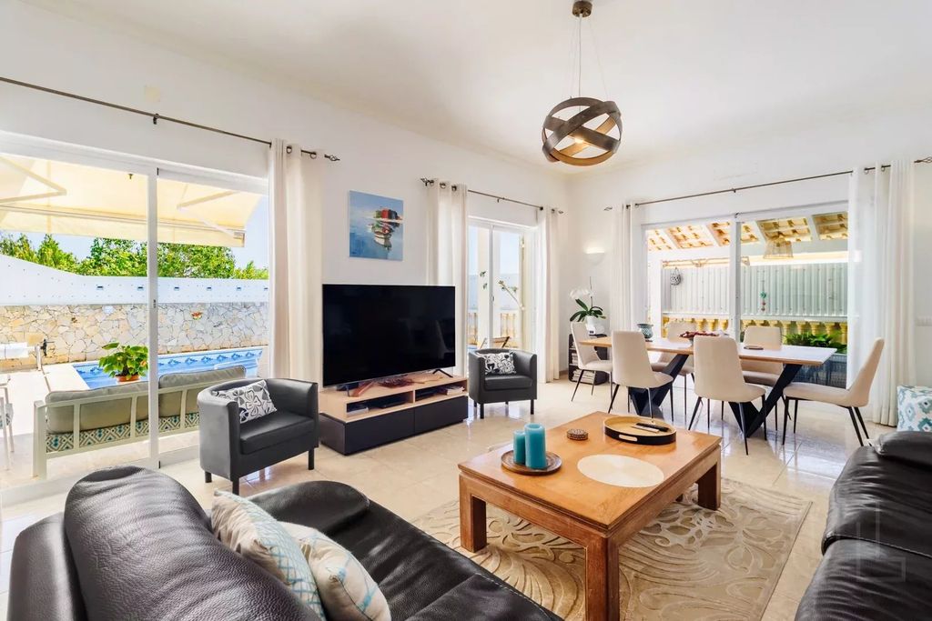 Property photo 3 of 119