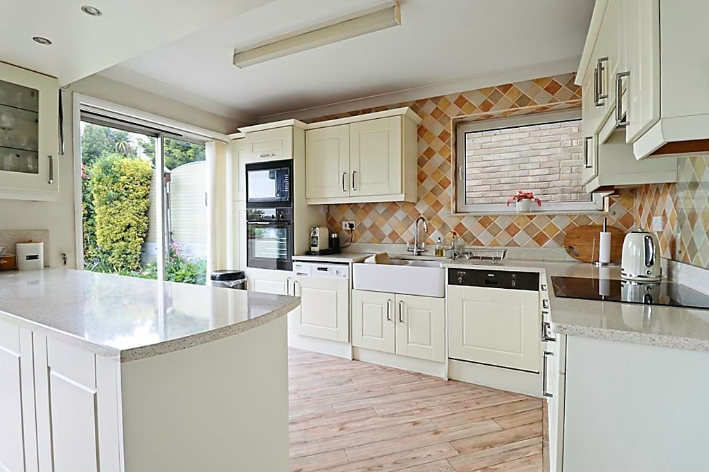 Property photo 2 of 18 Kitchen Area