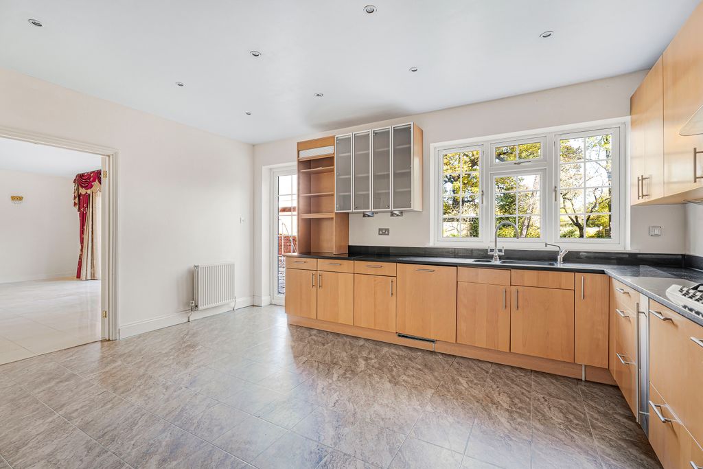 Additional image 8 of 5 bed detached house for saleMymms Drive, Brookmans Park AL9