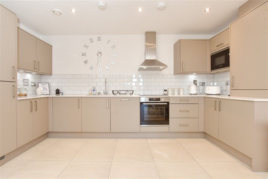 Property photo 3 of 14 Kitchen