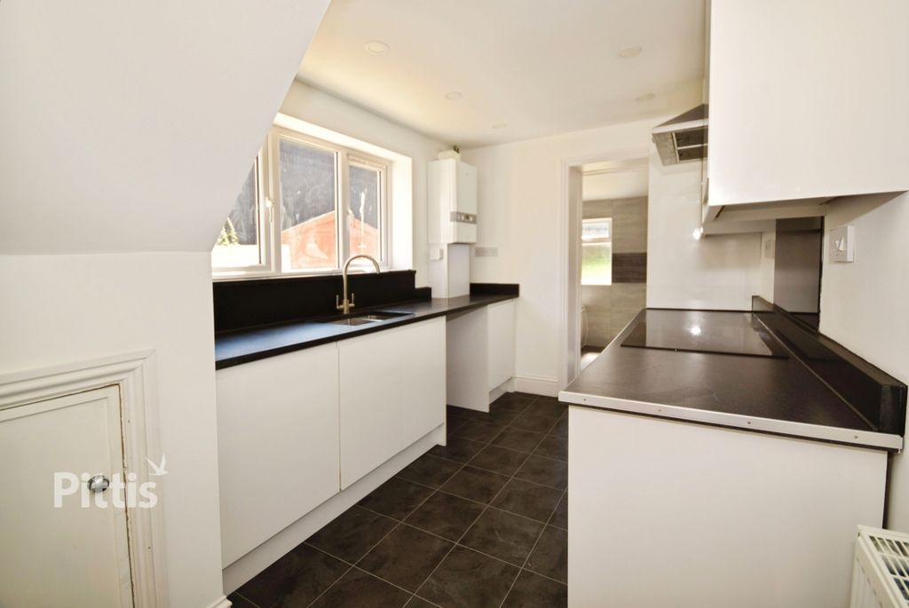 Property photo 3 of 12 Kitchen