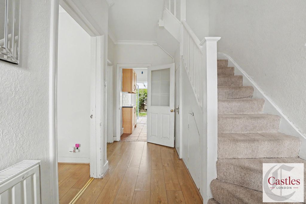 Property photo 2 of 43 Hallway