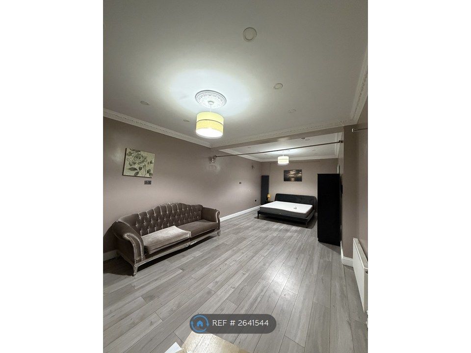 Property photo 1 of 12 Room 1