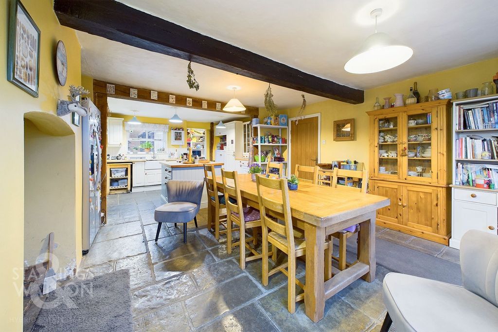 Property photo 2 of 31