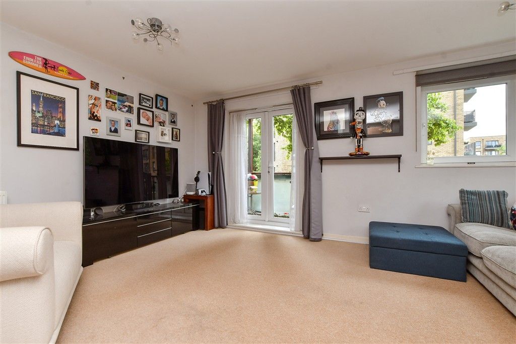 Property photo 1 of 4 Kitchen / Living Room