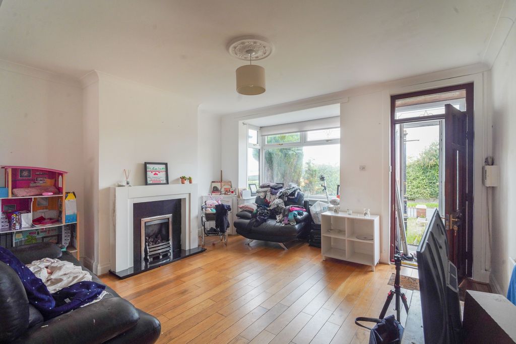 Property photo 2 of 32