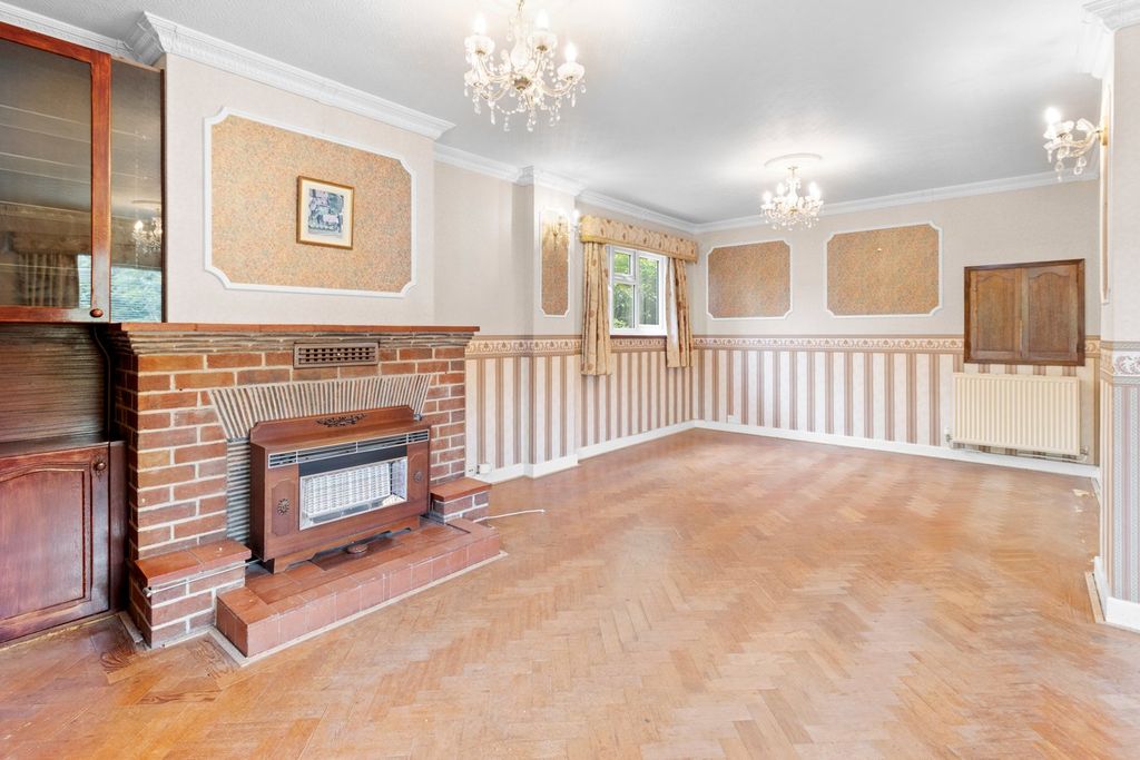 Property photo 3 of 34