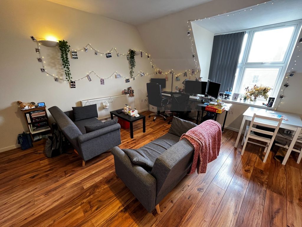 Property photo 2 of 7 Photo 7