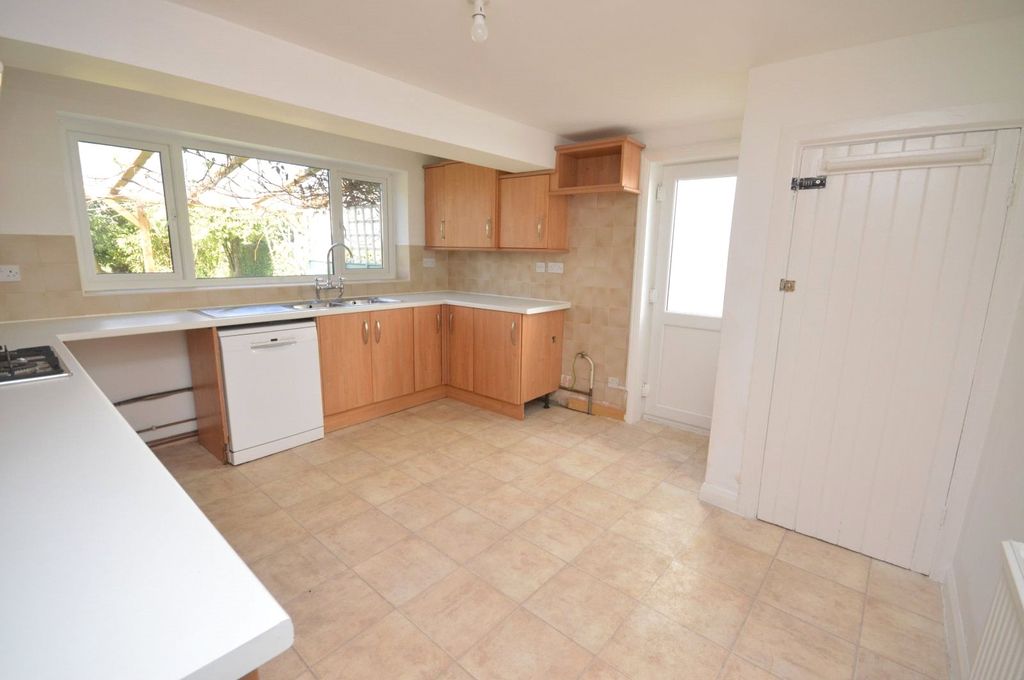 Property photo 3 of 20 Kitchen