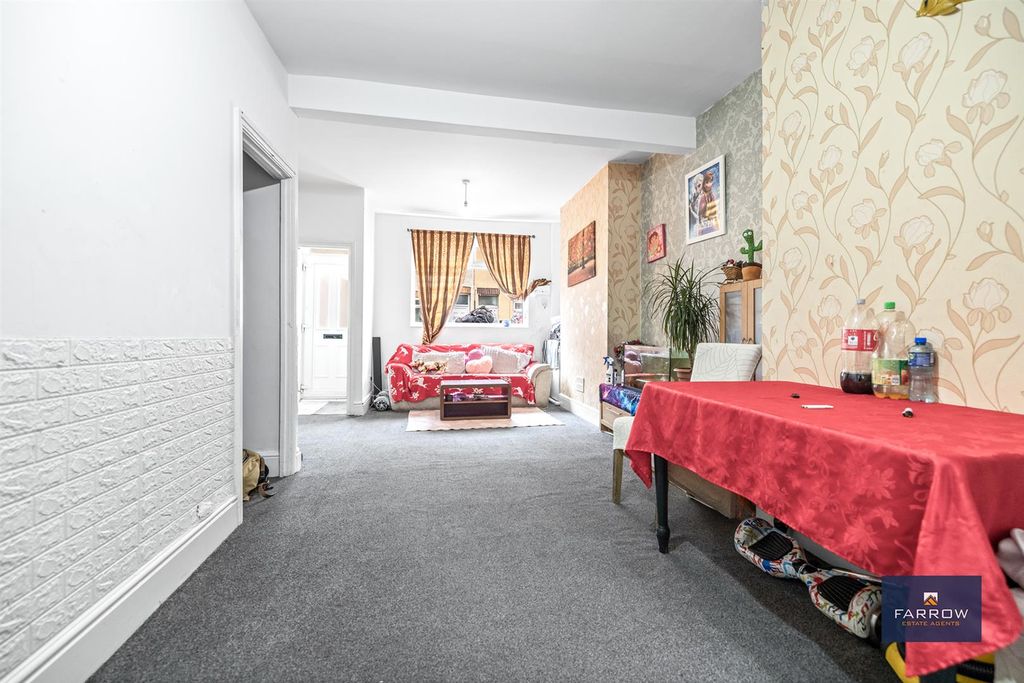 Property photo 3 of 16 Lounge / Diner