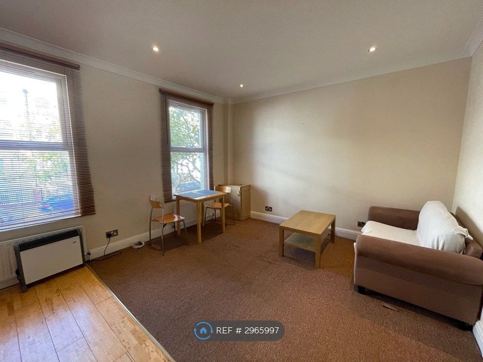 Property photo 3 of 7 Livingroom/ Kitchen