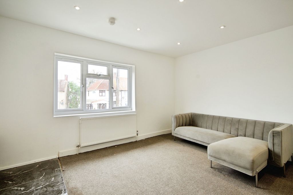 Property photo 2 of 16 Pbox-Img.Jpg