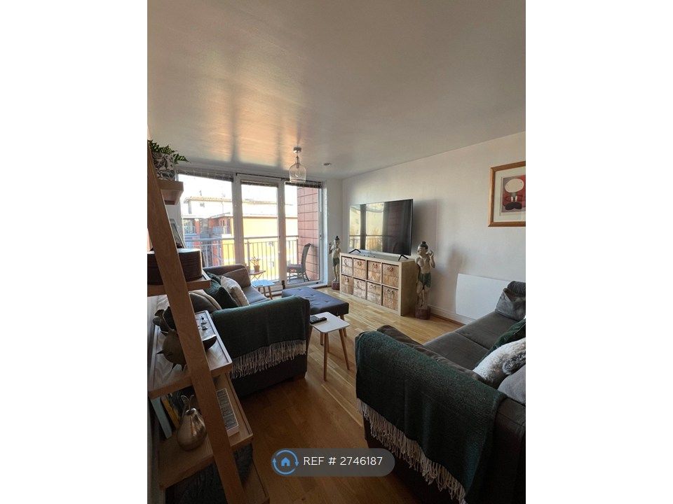 Property photo 2 of 19 Living/Dining Room