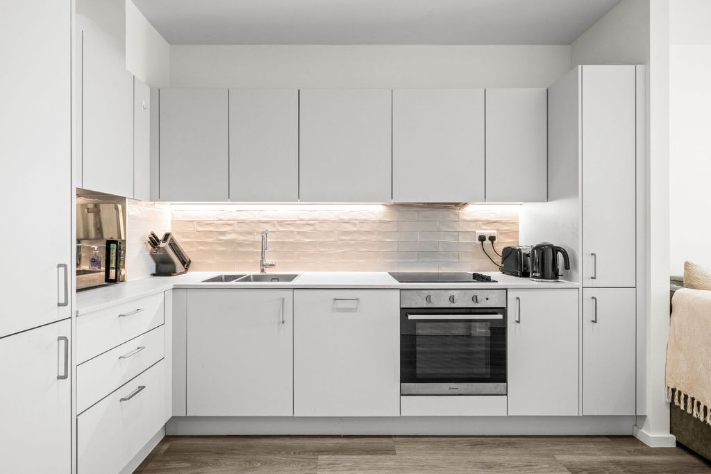 Property photo 1 of 24 4506721