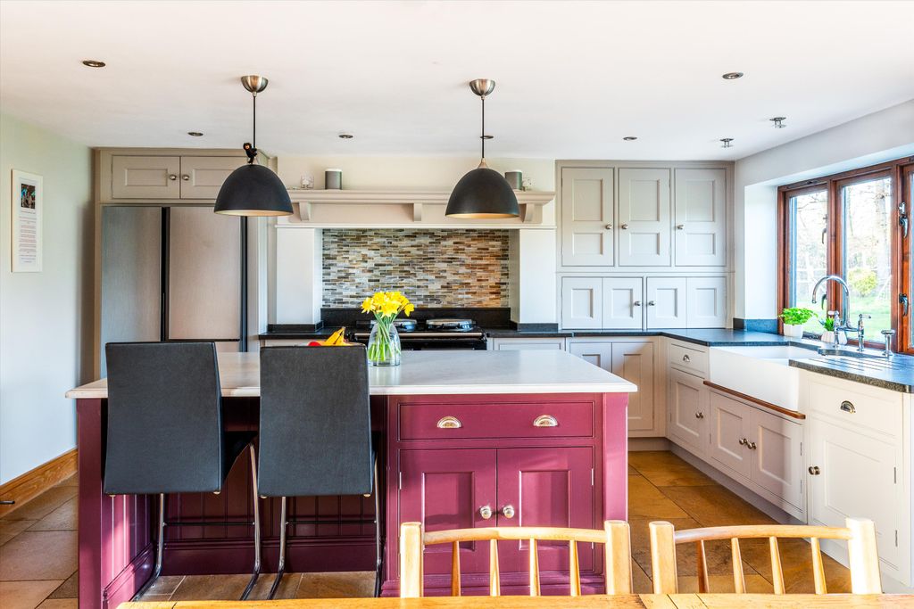 Property photo 2 of 31 Image