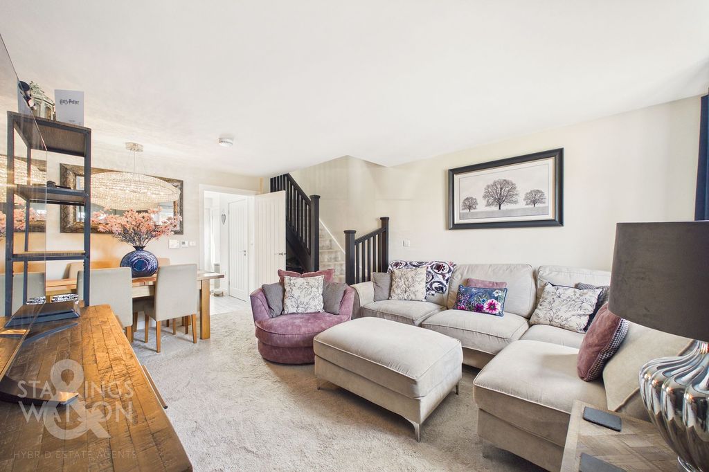 Property photo 2 of 22